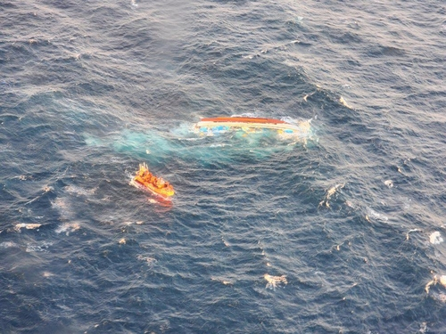 A capsized boat in waters off Mara Island on Oct. 18, provided by the Coast Guard's Jeju office. [YONHAP]