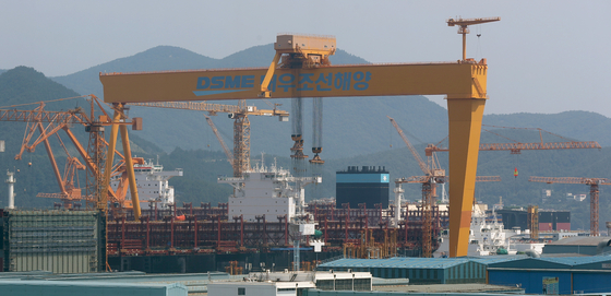 Daewoo Shipbuilding and Marine Engineering’s shipbuilding yard in Geoje, South Gyeongsang. [YONHAP]