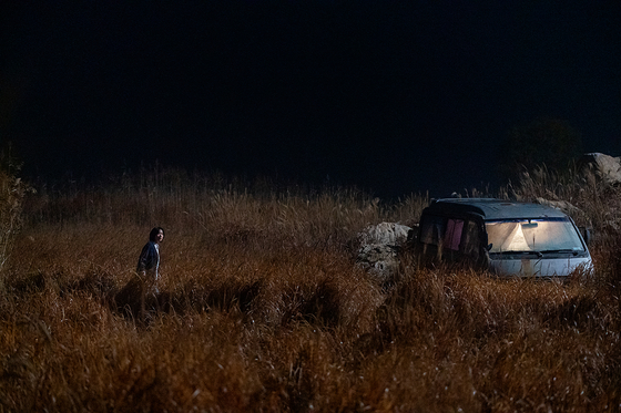 A scene from the protagonist's memory as she goes back to the place where she first saw aliens in her teens. [NETFLIX]