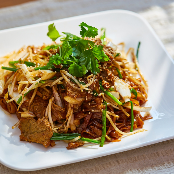 Stir-fried Rice Noodles with Beef at Hong Kong Fusion [HONG KONG FUSION]