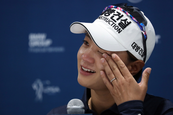 Choi Na-yeon talks about her retirement during a press conference after the final round of the BMW Championship at Oak Valley Country Club in Wonju, Gangwon province on Sunday. [NEWS1]