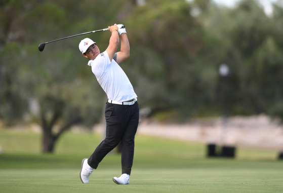 Kim Joo-hyung plays his shot from the 13th fairway during the final round of the Shriners Children's Open at TPC Summerlin on Oct.9 in Las Vegas, Nevada.  [AFP/YONHAP]