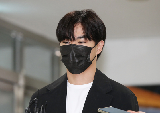 Kim Min-seok makes his way to a disciplinary hearing at the Olympic Velodrome in Songpa, southern Seoul on Aug 8. [NEWS1]
