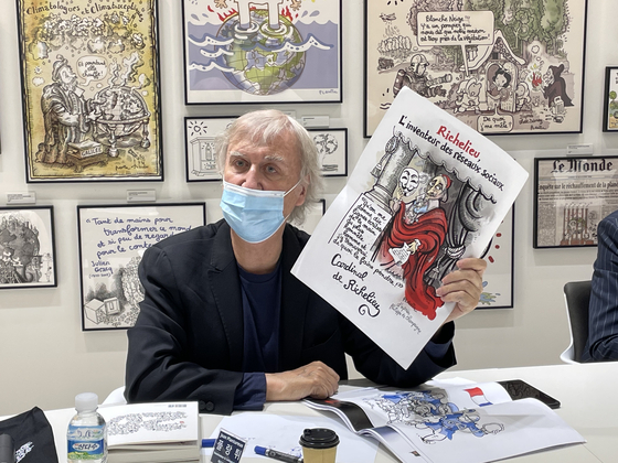 Jean Plantureux, who goes by Plantu, speaks with a group of journalists at the headquarters of Jipyong Brewery in Seoul last Thursday. [ESTHER CHUNG]