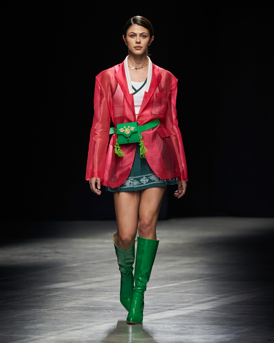 Leesle's Spring/Summer (S/S) 2023 collection from Milan Fashion Week [LEESLE]