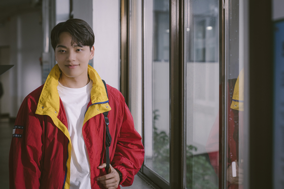  Yeo Jin-goo portrays Kim Yong, a college junior in the year 1999 who falls in love with a freshman named Han Seol. [CJ ENM]