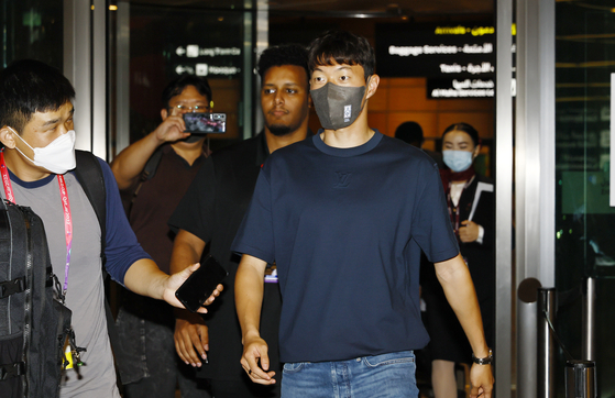 Hwang Ui-jo arrives in Doha on Sunday evening.  [JOONGANG ILBO]