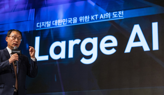 KT CEO Ku Hyeon-mo MI:DEUM on Wednesday at Sofitel in Songpa District, southern Seoul. [YONHAP]