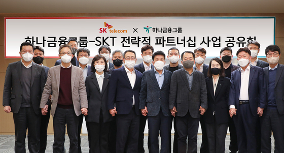 Hana Financial Group Chairman Ham Young-joo, fifth from left in the front row, and SK Telecom CEO Ryu Young-sang, fourth from left in the front row, pose for a photo at the Hana Financial Group office in central Seoul on Nov. 18. [HANA FINANCIAL GROUP]