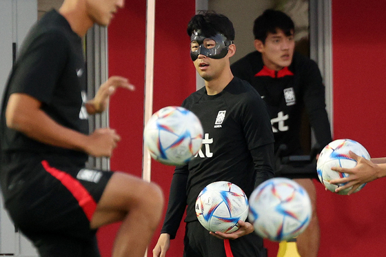 Son Heung-min appears during a training session at Al Egla Training Site 5 in Doha, Qatar on Monday. Son's eye socket was fractured during the 29th minute of a Champions League game between Tottenham Hotspur and Marseille at Stade Velodrome in Marseille, France on Nov. 1. Korea is facing some serious competition as part of group H alongside Uruguay, Ghana and Portugal.  Korea will have a crucial first match against Uruguay in two days.    [NEWS1]