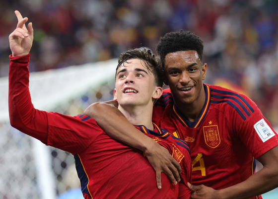 Spain's Gavi, left, celebrates scoring their fifth goal in a game against Costa Rica at Al Thumama Stadium in Qatar on Wednesday. [EPA/YONHAP] 