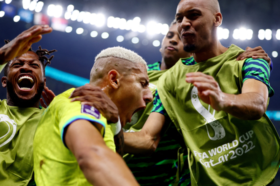 Brazil's Richarlison, center, celebrates scoring the opening goals of the World Cup group G football match between Brazil and Serbia, at the the Lusail Stadium in Lusail, Qatar on Thursday. Brazil beat Serbia 2-0 with Richarlison scoring both goals in the second half of the match. [REUTERS/YONHAP]