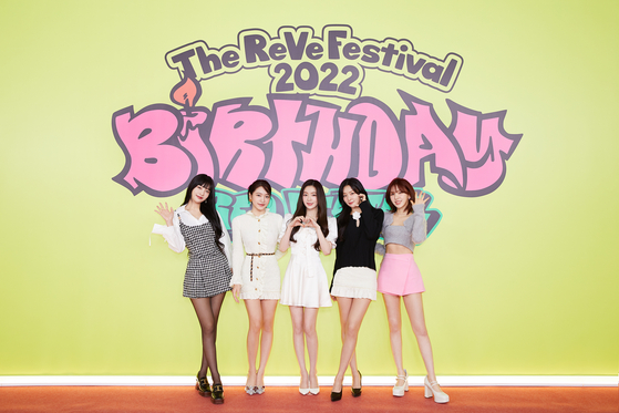 Girl group Red Velvet poses during an online press conference for its EP "The ReVe Festival 2022 - Birthday" (2022) on Nov. 28. [SM ENTERTAINMENT]