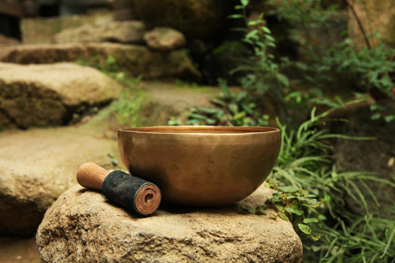 A singing bowl [KOREA SINGING BOWL ASSOCIATION] 