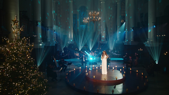 Sarah Brightman performs during her 2016 Seoul concert. [LIVE NATION KOREA]