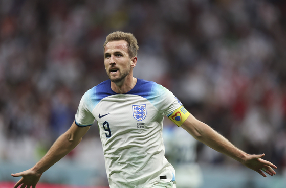 Harry Kane of England celebrates his goal during a round of 16 match between England and Senegal at the 2022 FIFA World Cup at Al Bayt Stadium in Al Khor, Qatar on Sunday.  [XINHUA/YONHAP]