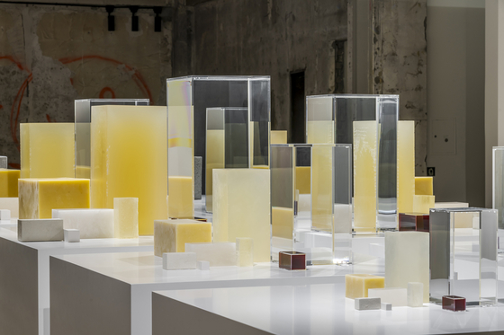 Studio Drift's “The Artist she/her and The Artist he/him” (2021), part of the ″Materialism″ series [STORAGE BY HYUNDAI CARD]