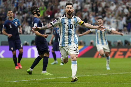 Argentina's Lionel Messi celebrates after scoring his side's first goal during the World Cup semifinal match between Argentina and Croatia at the Lusail Stadium in Lusail, Qatar, on Tuesday. [AP/YONHAP]