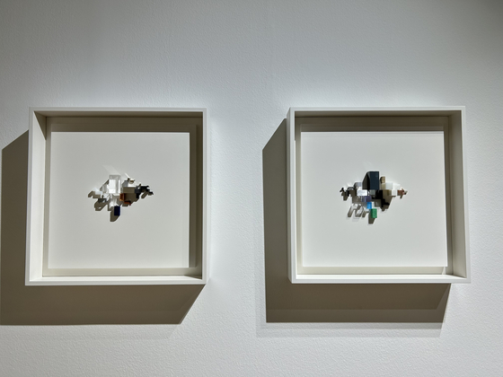 Studio Drift's ″iPhone 4S″ (2018), left, and ″Nokia 3210″ (2018), both part of the ″Materialism″ series [SHIN MIN-HEE]