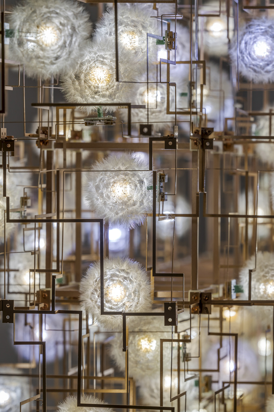 A close-up of Studio Drift's ″Fragile Future″ (2019) [STORAGE BY HYUNDAI CARD]