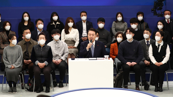 President Yoon Suk-yeol, center holds a town hall-style meeting at the Blue House's Yeongbingwan state guesthouse in central Seoul Thursday. The meeting was attended by 100 members of the public. [PRESIDENTIAL OFFICE]