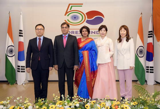 From left, Choi Young-sam, deputy minister of political affairs of the Foreign Ministry; Amit Kumar, ambassador of India to Korea; his wife Surabhi Kumar; Yim Kyung-sook, chairperson of the Korea Food Promotion Institute; and Kang Yun-jin, director general for international cooperation at the Ministry of Patriots and Veterans Affairs, unveil the logo for the 50th anniversary of relations between India and Korea approaching next year, at the Swami Vivekananda Cultural Centre of the Indian Embassy in Seoul on Friday. [EMBASSY OF INDIA IN KOREA]