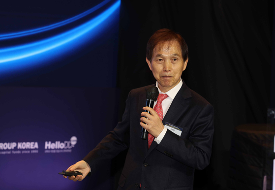 KAIST President Lee Kwang-hyung speaks during the International Symposium on “Korea, the Country of Innovation and Start-ups,” held Tuesday at the SNU in Gwanak District, southern Seoul. [KIM SANG-SEON]