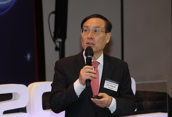 Seoul National University (SNU) President Oh Se-jung speaks during the International Symposium on “Korea, the Country of Innovation and Start-ups,” held Tuesday at the SNU in Gwanak District, southern Seoul. [KIM SANG-SEON]