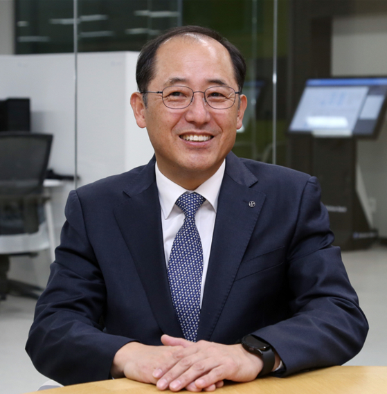 HAN YONG-GU