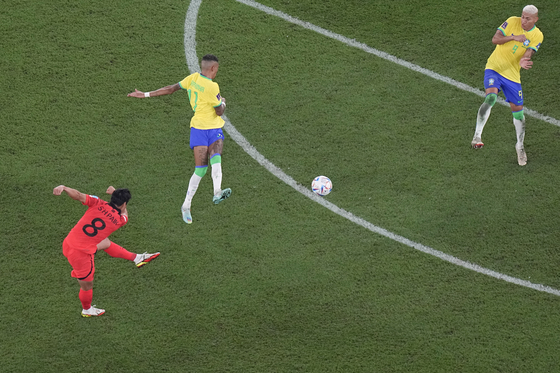 Paik Seung-ho, bottom left, scores for Korea during a World Cup round of 16 match against Brazil at Stadium 974 in Doha, Qatar on Monday. Paik's goal was Korea's sole goal in a 4-1 loss against Brazil. [AP/YONHAP]