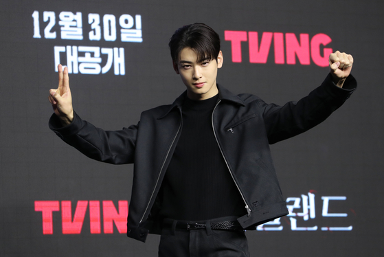 Actor and Singer Cha Eun-woo poses for a photo at the Conrad Hotel in Yeouido, western Seoul, on Thursday. [NEWS1]