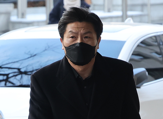 Lee Im-jae, former head of the Yongsan Police Precinct, appears for a hearing at the Seoul Western District Court on Friday. [YONHAP] 