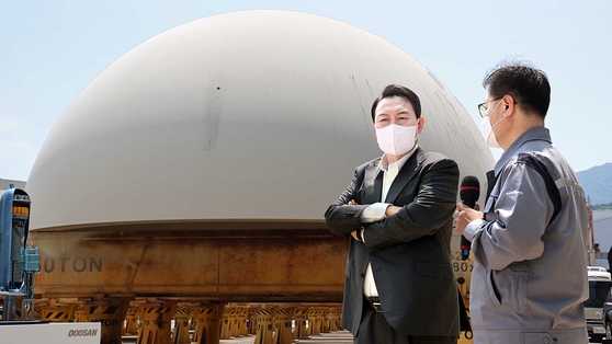 President Yoon Suk-yeol visits Doosan Enerbility's headquarters in Changwon, South Gyeongsang on June 22. Doosan Enerbility is the only domestic company that manufactures key components for nuclear power plants, such as reactor vessels and steam generators, [NEWS1]