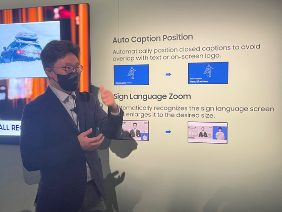 Chung Kang-il, executive vice president at Samsung Electronics, explains the company's newest TVs during an event held on Tuesday in Las Vegas ahead of the CES 2023 trade show. [SARAH CHEA]