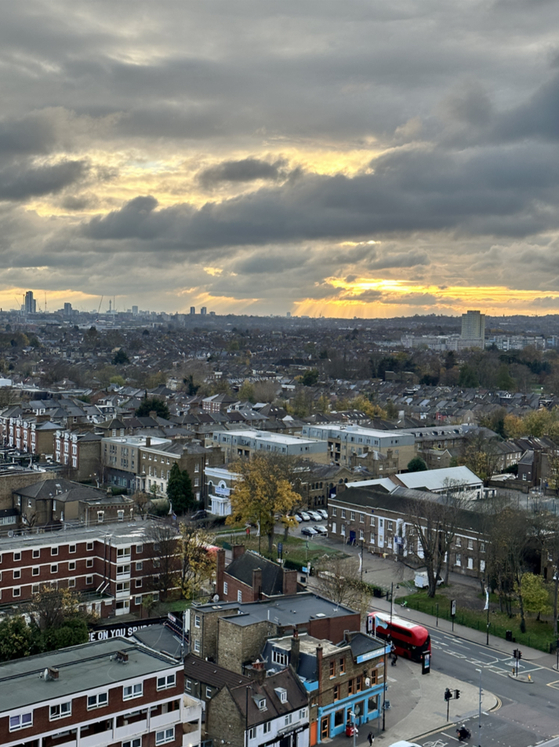 A view of London from the roof of Tottenham Hotspur Stadium on Dec. 5. [JINSIL YU] 