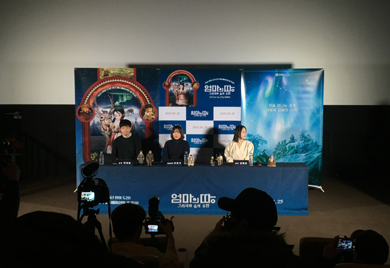 The producers and main cast of ″Mother Land″ answer questions during a press conference after a screening of the film at CGV Yongsan in Yongsan District, central Seoul, on Tuesday. [LIM JEONG-WON]