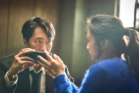 Actors Park Hae-il and Tang Wei in "Decision to Leave" (2022) [CJ ENM]