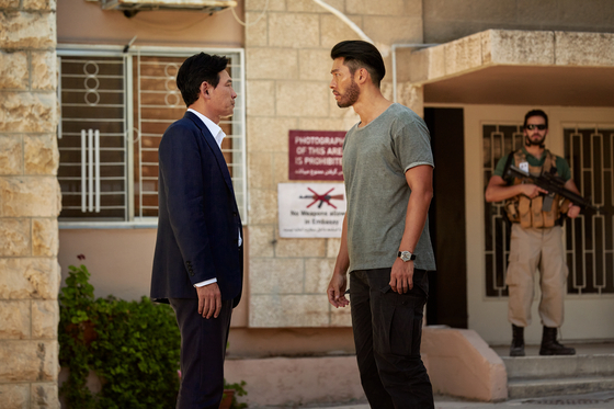 Actors Hwang Jung-min and Hyun Bin in "The Point Men" [PLUS M ENTERTAINMENT]