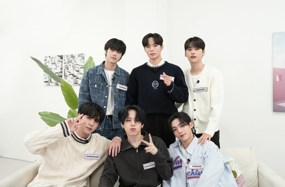WEi sat down for an interview with the Korea JoongAng Daily on Dec. 22 to look back on this year's fond memories and answer fans’ questions. [LEE JI-MIN]