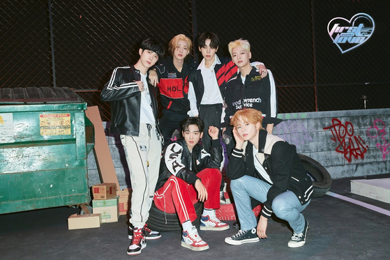 Concept photo for "Love Pt.2 : Passion." [OUI ENTERTAINMENT]