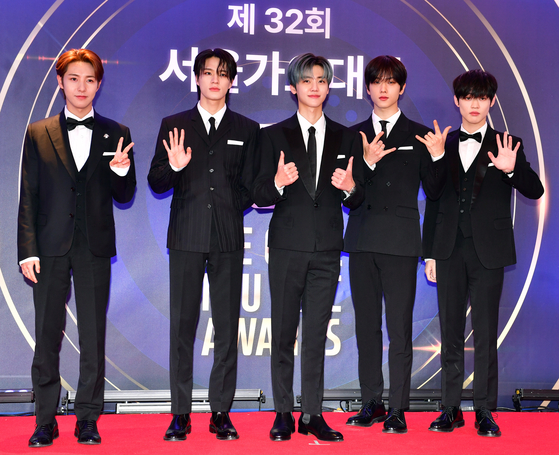 Boy band NCT Dream won the Grand Award at the 32nd Seoul Music Awards held on Thursday at the KSPO Dome in Olympic Park, Songpa District, southern Seoul. [YONHAP]