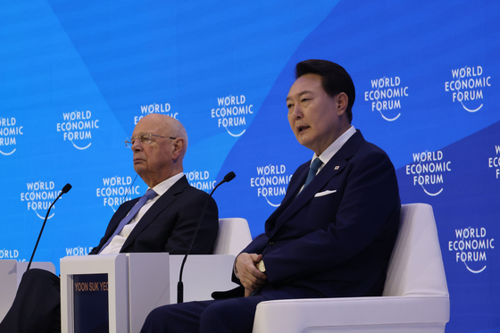President Yoon Suk Yeol, right, takes part in the annual World Economic Forum in Davos, Switzerland on Thursday, the first Korean leader to do so in nine years. [JOINT PRESS CORPS] 