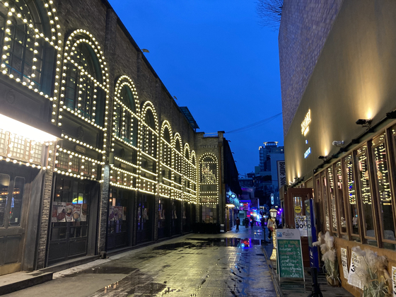 An empty alley in Itaewon on Jan. 14 [CHO JUNG-WOO] 