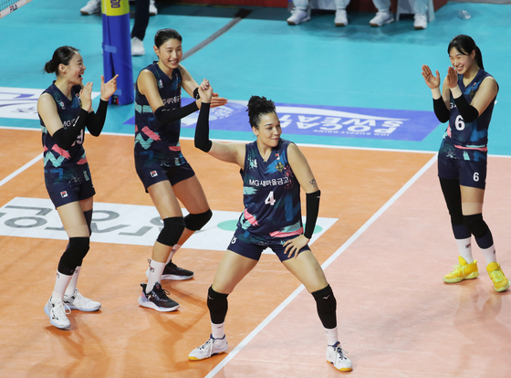 The M-Star team celebrates after scoring a point against the Z-Star team during the 2022-23 V League All-Star game held at Samsan World Gymnasium in Incheon on Sunday. [YONHAP] 