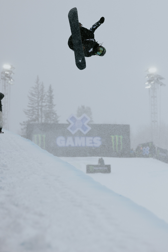 Choi Ga-on competes in the Monster Energy Women's Snowboard SuperPipe at the X Games in Aspen, Colorado on Saturday. Choi, a rising star in Korean snow sports, took gold at the event to become the youngest X Games gold medal winner ever at 14-years-old, a record previously held by Olympic gold medalist Chloe Kim.  [YONHAP]