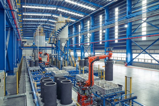 Automatic robots manufacture artificial graphite anodes, the key material for EV batteries, at Posco Chemical's Pohang facility in North Gyeongsang. [POSCO CHEMICAL]          