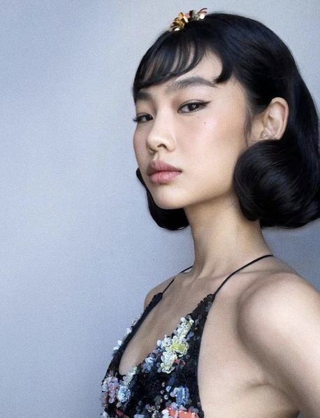 Actor Jung Ho-yeon sported the cheopji, a type of traditional Korean hair accessory, on the red carpet for the Primetime Emmy Awards last year. [SCREEN CAPTURE]