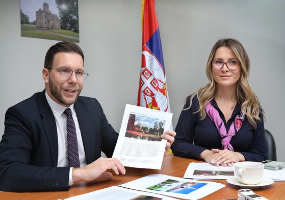 Nemanja Grbic, ambassador of Serbia to Korea, and his wife Ines Grbic, speak with the Korea JoongAng Daily at the Serbian Embassy in Seoul recently. [PARK SANG-MOON]