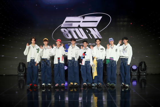 Boy band 8TURN poses during its debut showcase on Jan. 30 at the Ilchi Art Hall in Gangnam District, southern Seoul. [MNH ENTERTAINMENT]