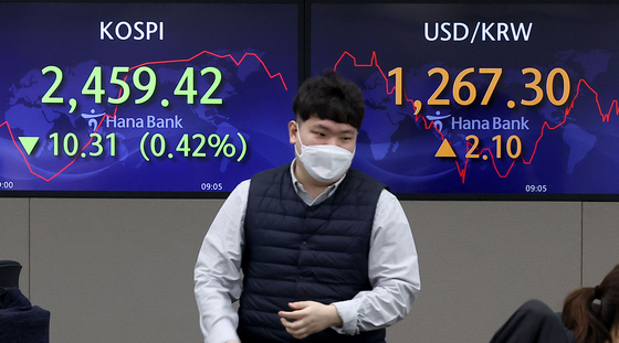 A screen in Hana Bank's trading room in central Seoul shows stock and foreign exchange markets open on Monday. [YONHAP]